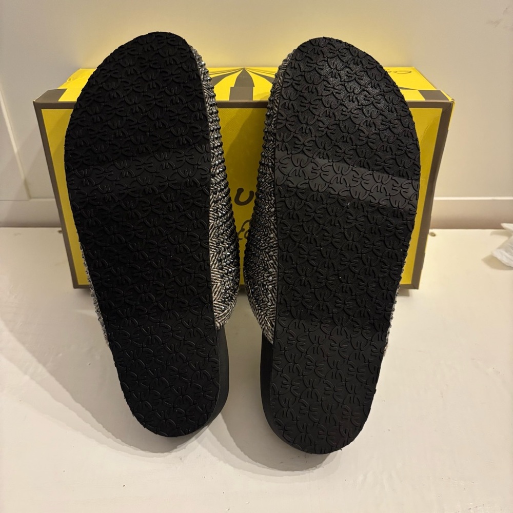 Circus by Sam Edelman Elegant Black Charcoal Gray Multi Slip-On Shoes - Picture 4 of 11